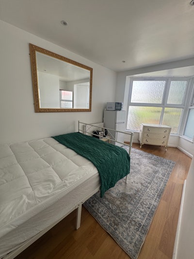 Lovely , very clean double room, close to Pier Main Photo