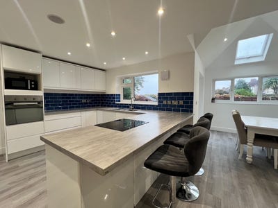 Spacious six bedroom house available asap Main Photo