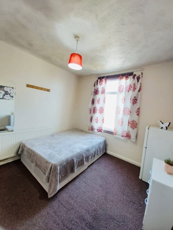 Spacious Double Room in IG11 7QE Main Photo