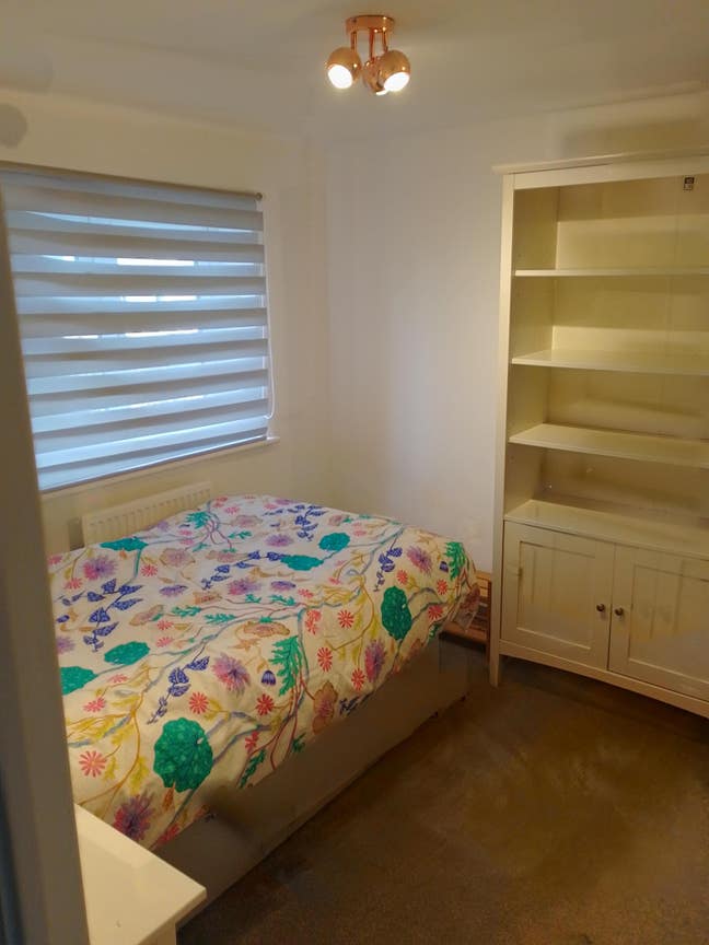 Mon-Fri double room with single bed in Hatherley Main Photo