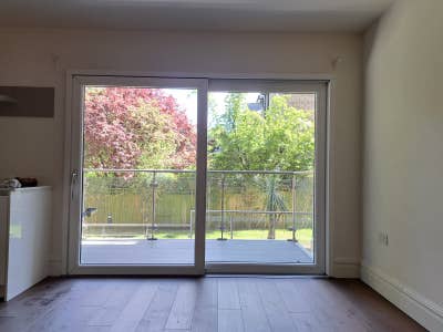 A Luxurious 2-Bedroom Apartment in a Convenient Lo Main Photo