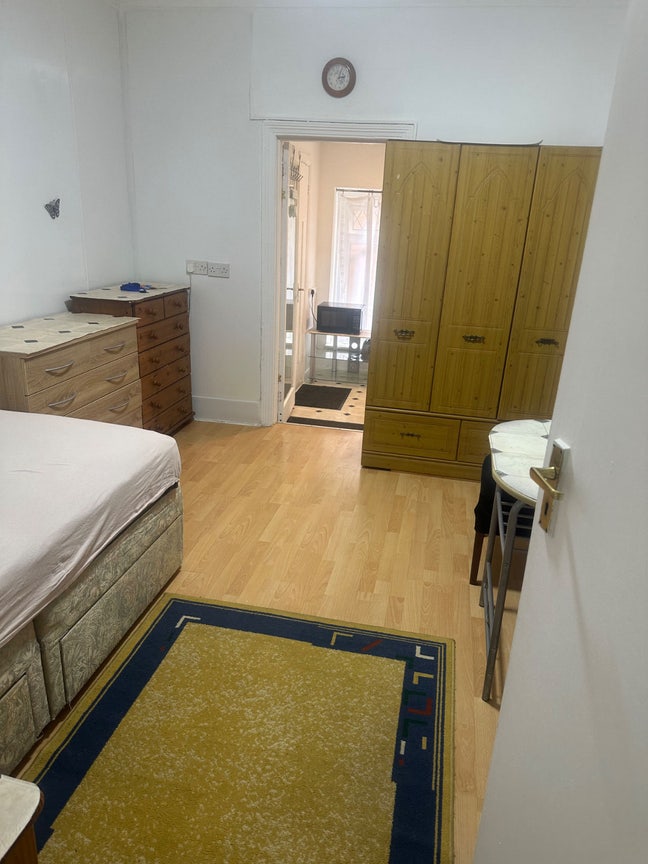 Studio one people for rent with bills included  Main Photo