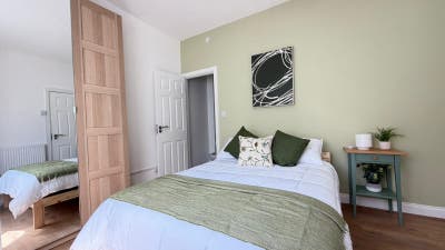Premium En-Suite Room |Newly Painted & Refurbished Main Photo
