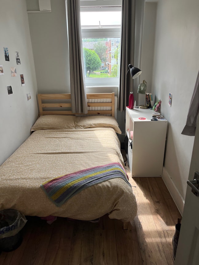 Hoxton flat in friendly female household! Main Photo