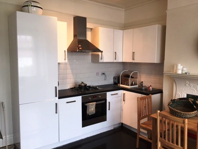 Newly Decorated Three Bedroom Apartment Main Photo