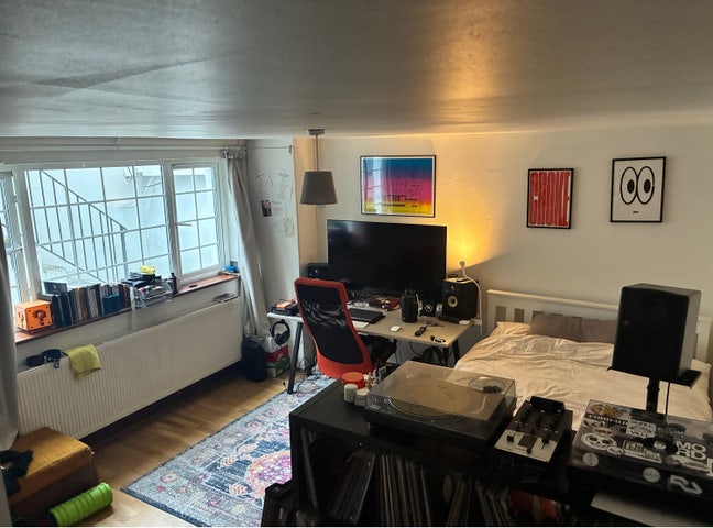 Large Double Room Available – Stoke Newington Main Photo