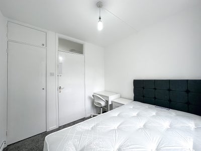 Cozy Room in 1 minute from Swiss Cottage Main Photo