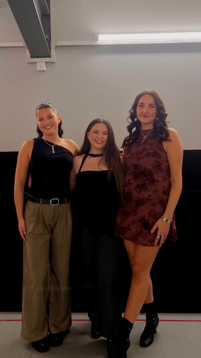 3 early 20s females looking for flat! Main Photo