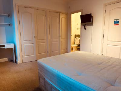Large En-Suite+ Garden in 4 Bed House! Couples OK Main Photo