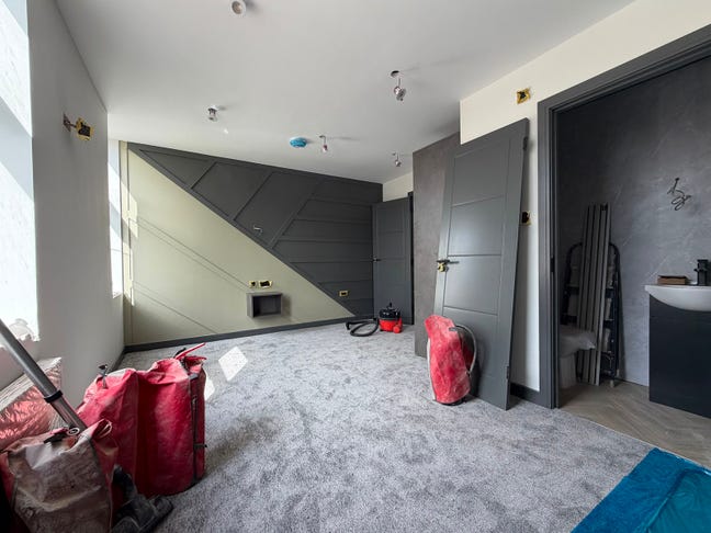 🏡Coming Soon💯 Luxury Living on Chandos Street Main Photo