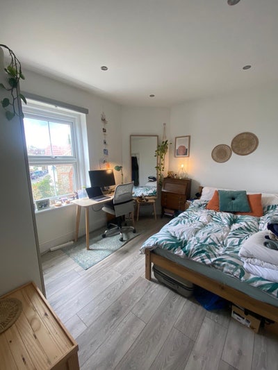 Seeking third flatmate in north London girls flat Main Photo