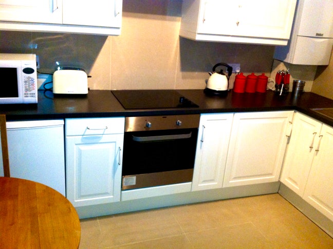 Single room, twice a week cleaning service  Main Photo