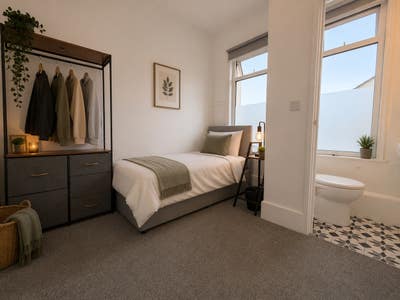 **Ensuite Furnsihed Room- All Bills inc** Main Photo