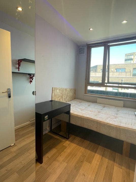 Fantastic Room Available minutes from Brixton! Main Photo