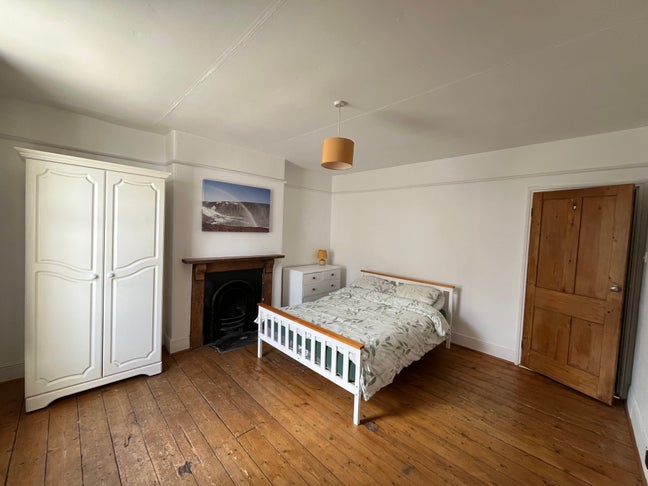 Large double available to rent Main Photo