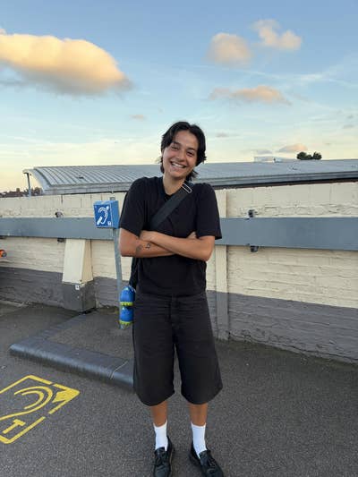 I am a professional female aged 24. I am look... Main Photo