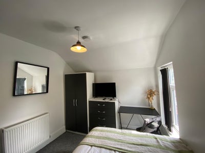 A Spacious House Share with Four Bedroom's Main Photo