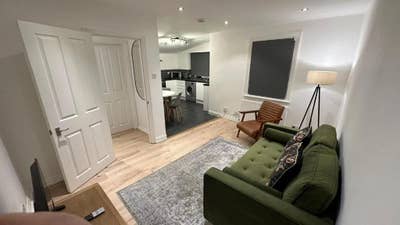 Modern 2 Bed Flat in Stoke Newington Main Photo