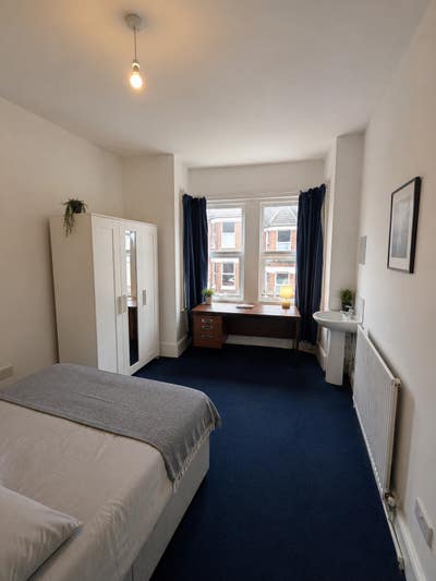 Spacious Double Room Available  Main Photo