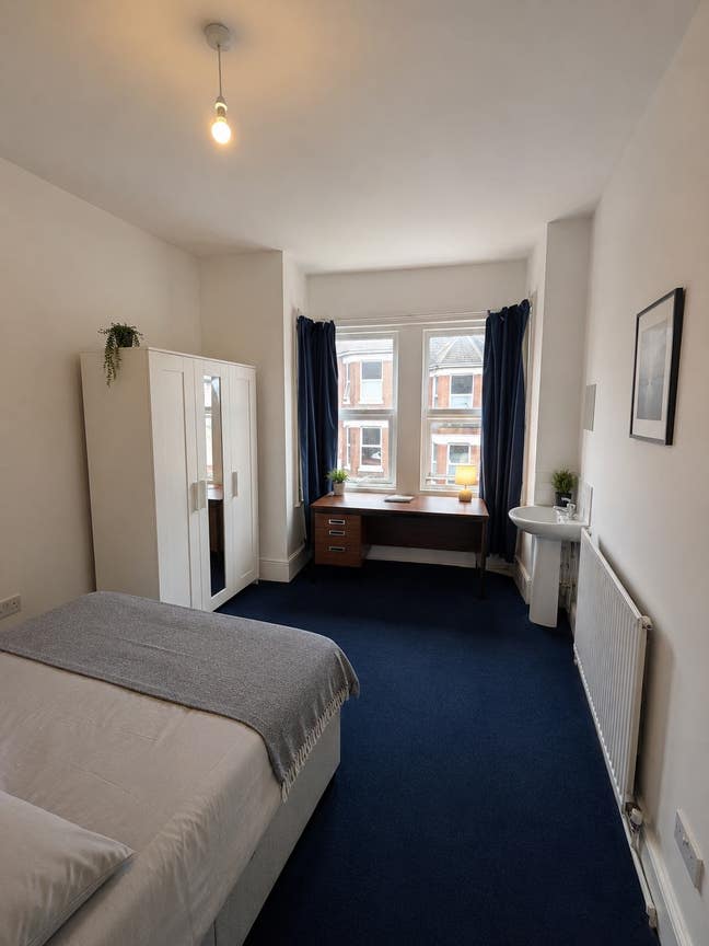 Spacious Double Room Available  Main Photo