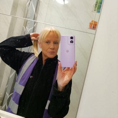 Professional Female seeks a double room Main Photo