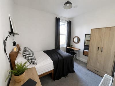 🚿July & August En-suites 15 mins walk to Hospital Main Photo