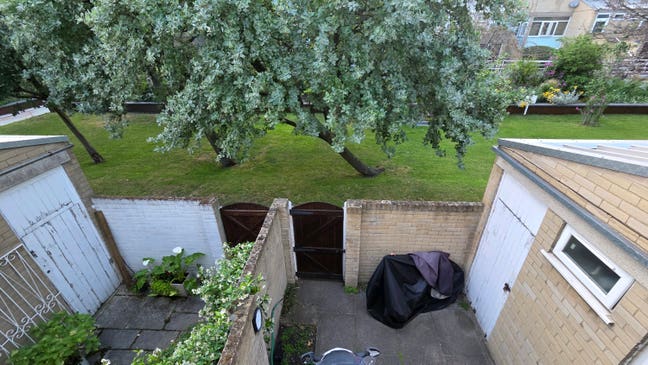 Exceptionally Large Double Bedroom. Main Photo