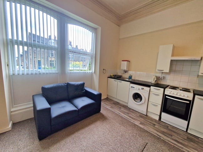 Bingley ground floor self contained studio flat  Main Photo