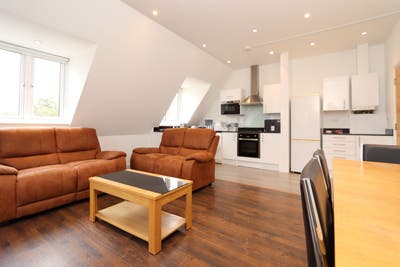 Stunning Large Room in N11~3BHK~Living+2Bathrooms! Main Photo