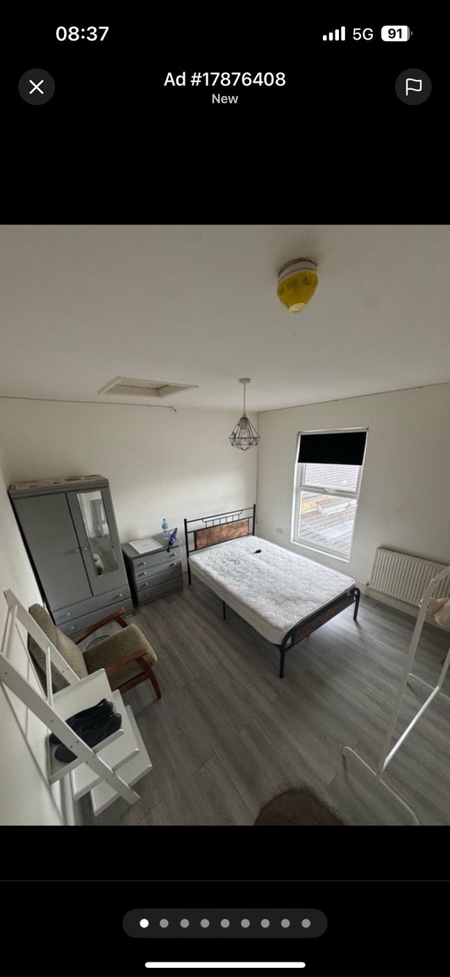 Double Bed Room Available in E16 Main Photo