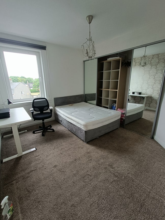 Fully Furnished room in Stenhouse  Main Photo