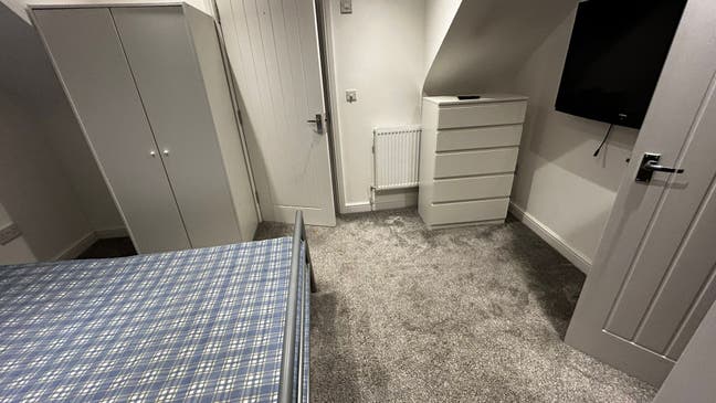 Double Room with En Suite for Rent in Shared House Main Photo