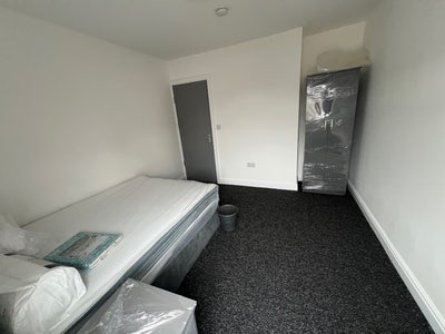 3 bedroom shared house avalaible in ST2  Main Photo