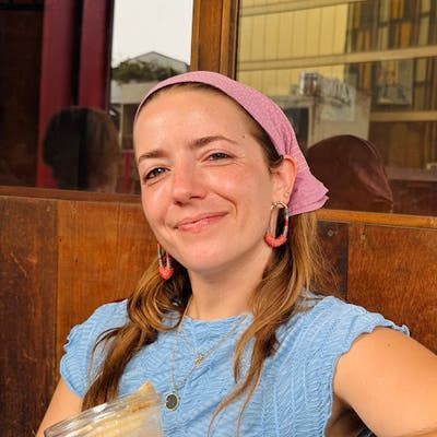 31 yo woman seeking friendly flat for LSE master's Main Photo
