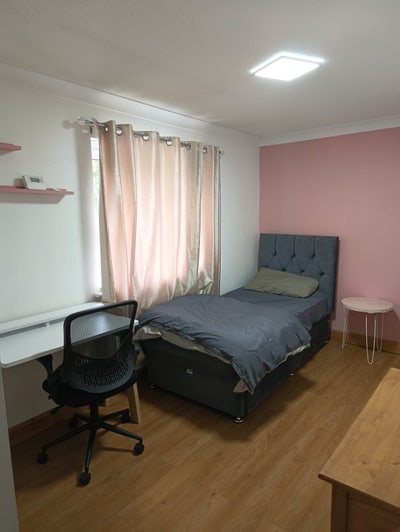 Single room for rent for females Main Photo