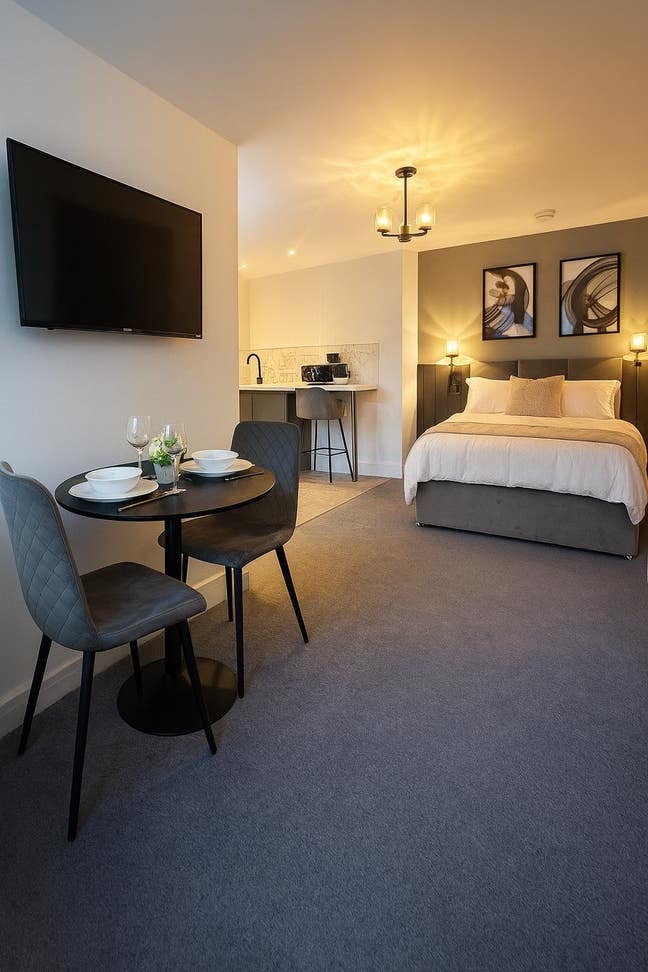 ⭐️ Large Studio Room - Couples Welcome ⭐️  Main Photo