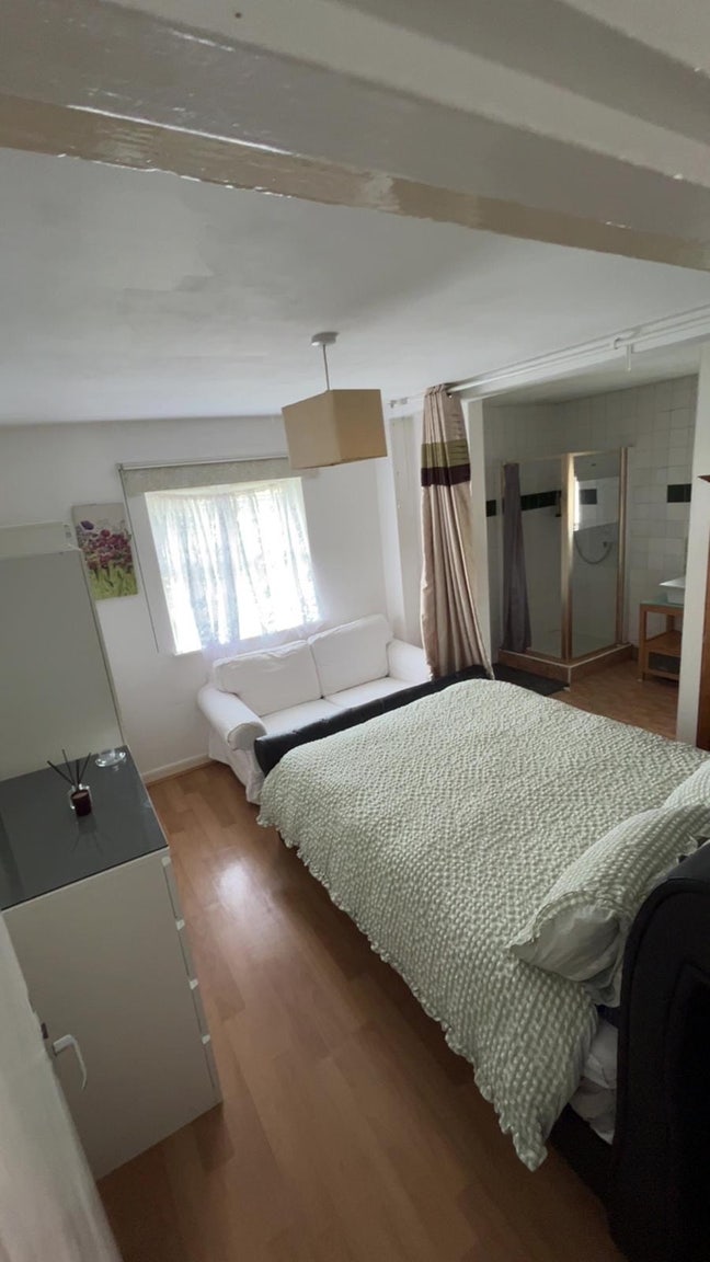 Big En-suite room for rent in Kingsbury Main Photo