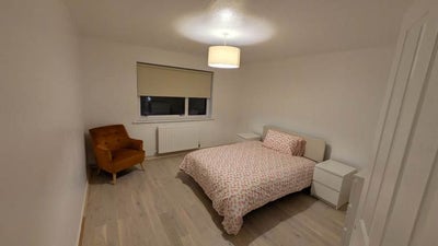 Modern Double Room in 2-Bed Flat | PO6 2QQ Main Photo
