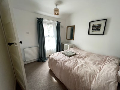 Sunny double room in quiet, sporty, arty house Main Photo