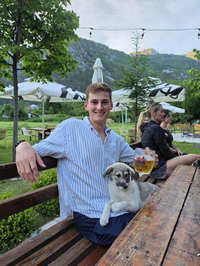 Professional looking for house share / buddy up Main Photo