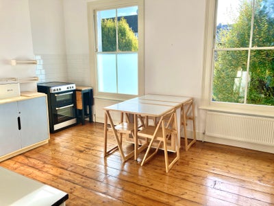 Self contained flat, double bedroom, all bills inc Main Photo