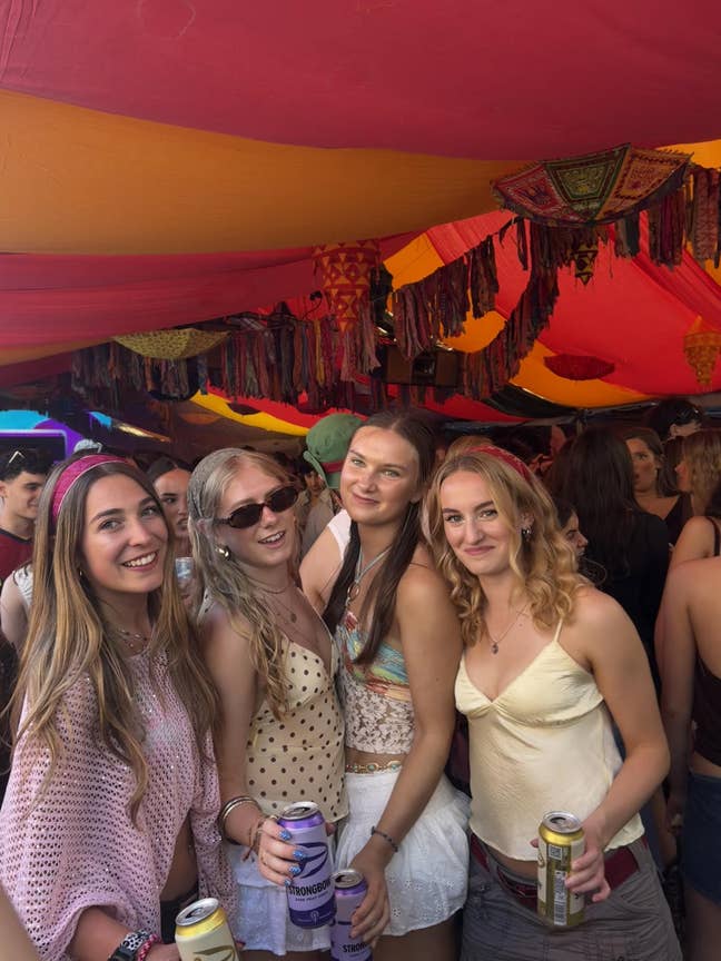 21 year old Female seeks a single or double room Main Photo