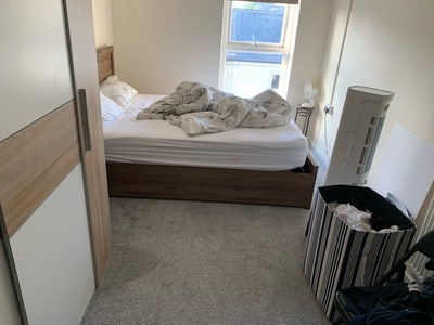 1 bedroom flat in a 2nd floor shared with 1 other Main Photo