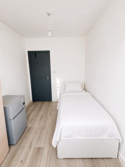 Seven Sisters Double Room|1 Person|0 Deposit Main Photo