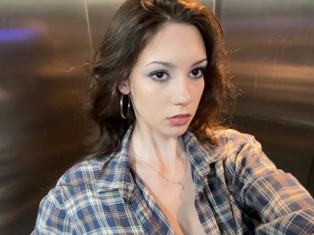 We are 2 full time female students aged 20. W... Main Photo