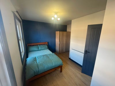 Brand New, All ensuite,5 min walk to Reading West Main Photo