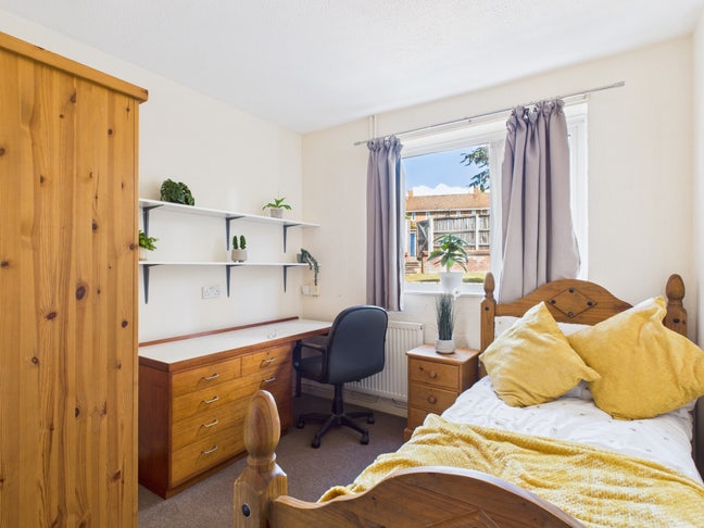 Furnished Single Room Near Uea (Female Only) Main Photo