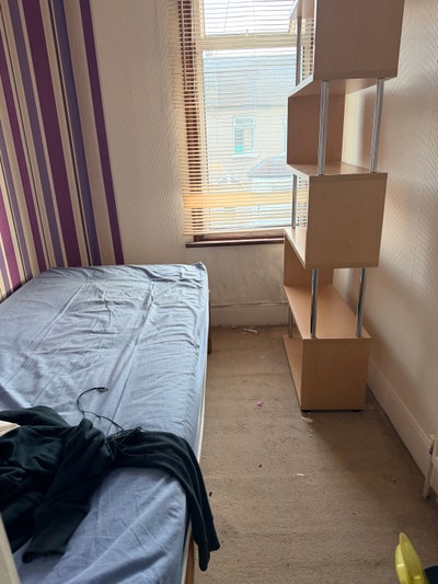 Box room with front window Main Photo
