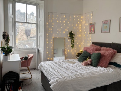 ✨Bright Double Bedroom on Royal Mile ✨ Main Photo