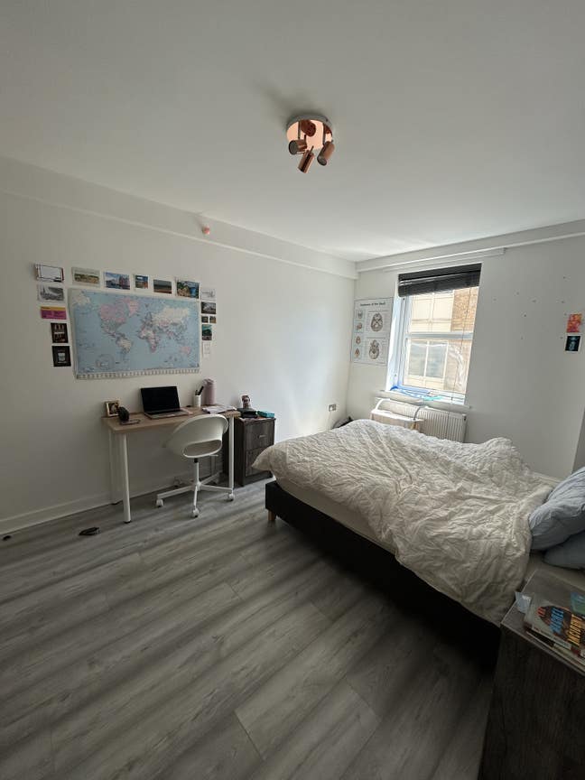 Cosy room in modern flat Main Photo